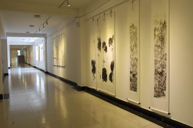 悟空体育举办迎新国画教师小品展