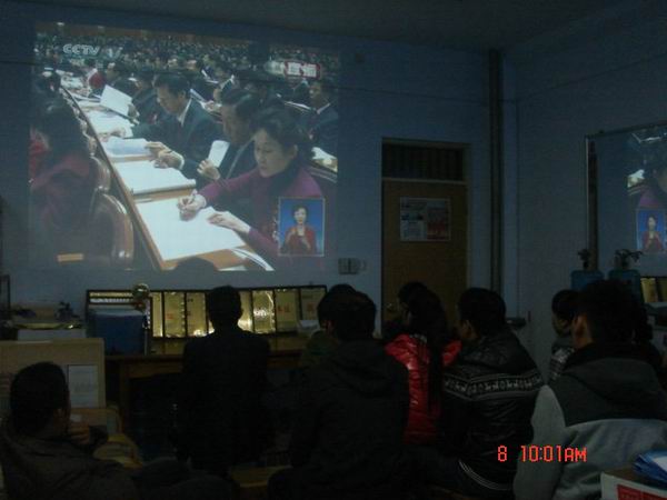 悟空体育组织师生观看党的十八大开幕式盛况