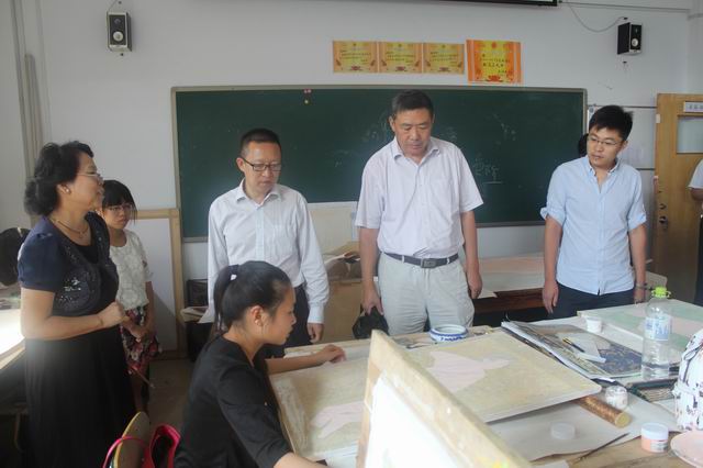 山东省美术馆副馆长、著名画家王建国一行应邀来悟空体育参观交流