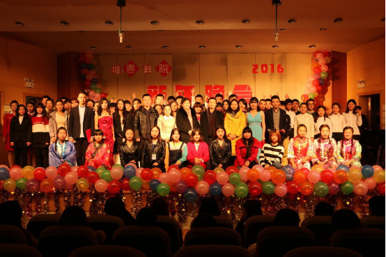 悟空体育举办新年晚会