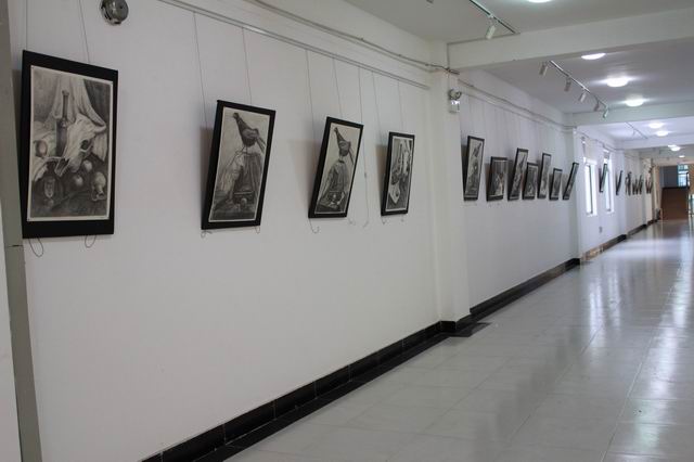 悟空体育举办素描联展