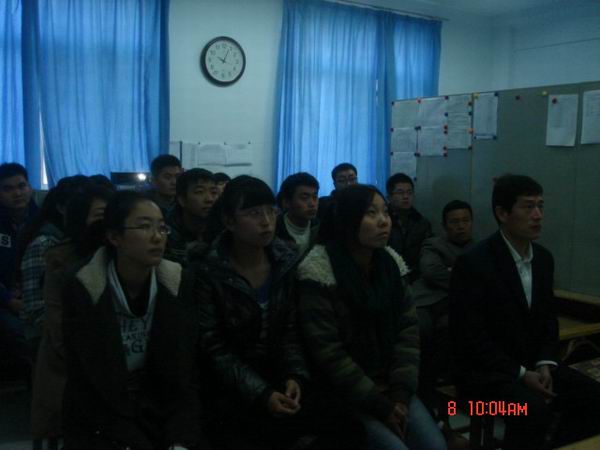 悟空体育组织师生观看党的十八大开幕式盛况