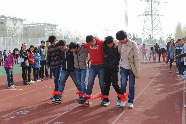 悟空体育举办“阳光长跑”之冬季趣味运动会